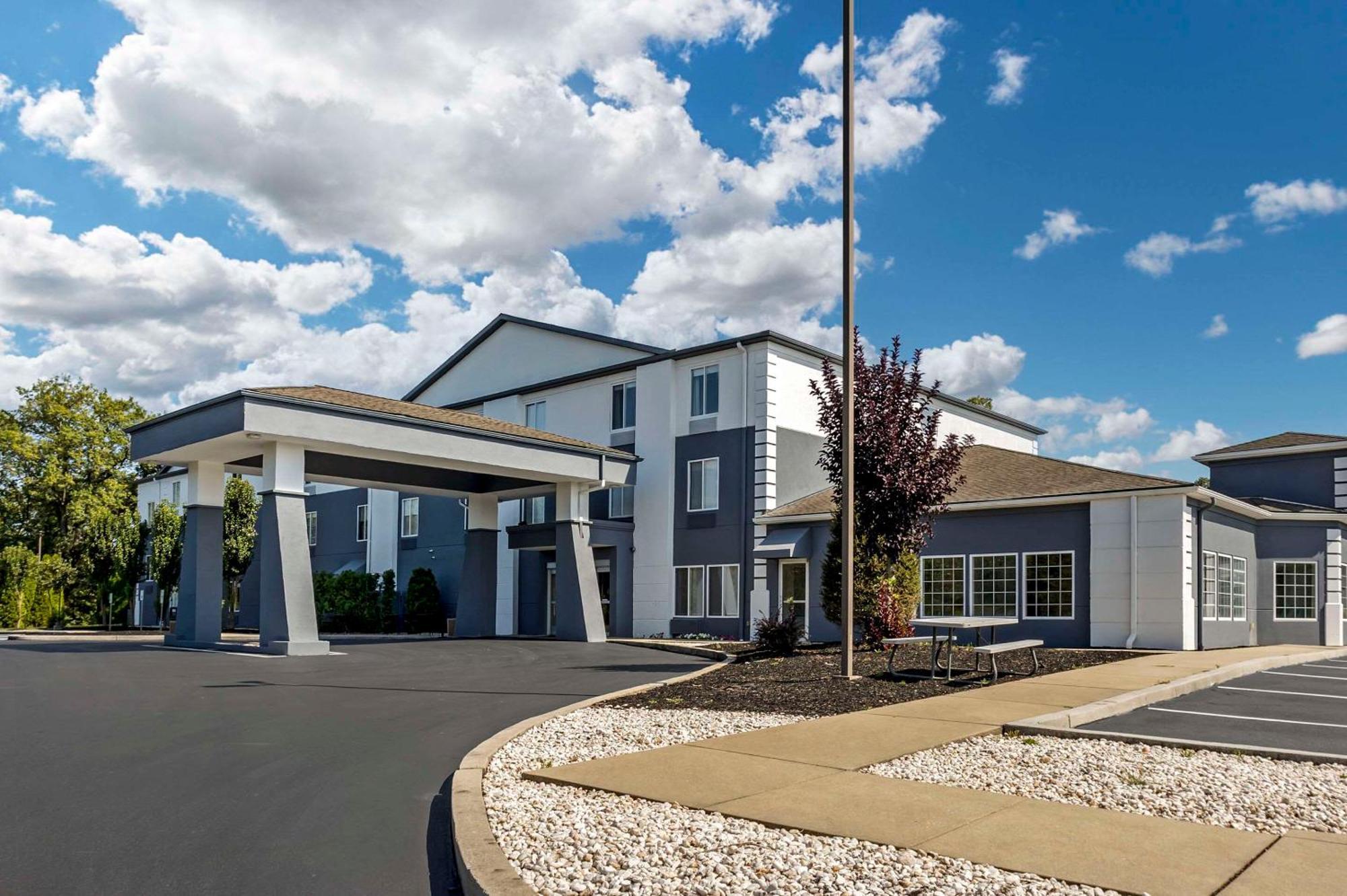 Comfort Inn & Suites Harrisburg Exterior photo